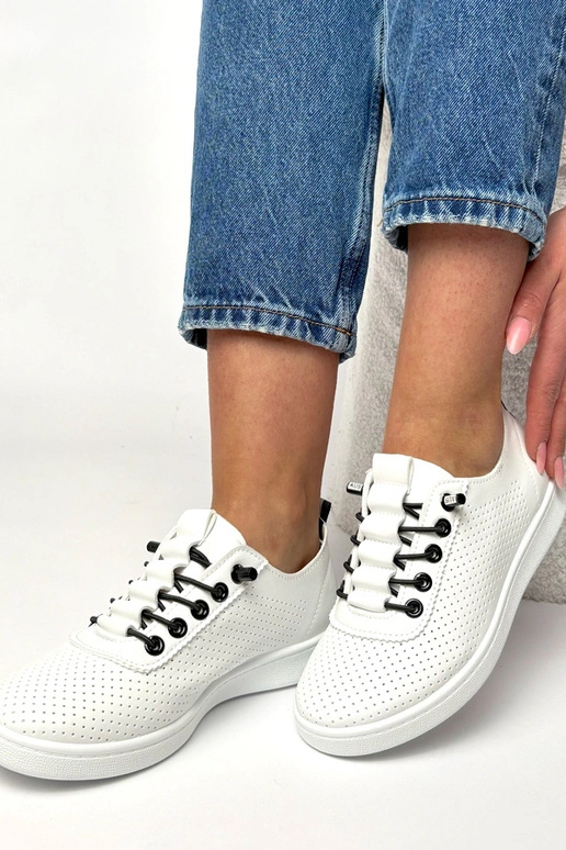 Witte instap perforatiesportschoenen...