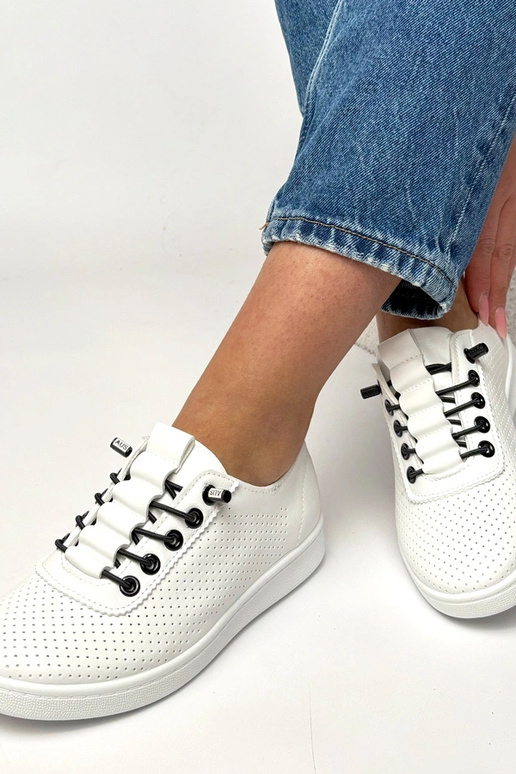 Witte instap perforatiesportschoenen...