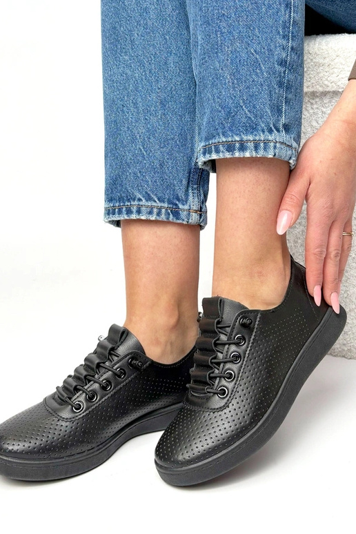 Zwarte instap perforatiesportschoenen...