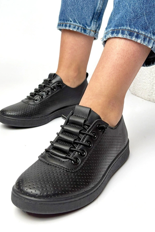 Zwarte instap perforatiesportschoenen...