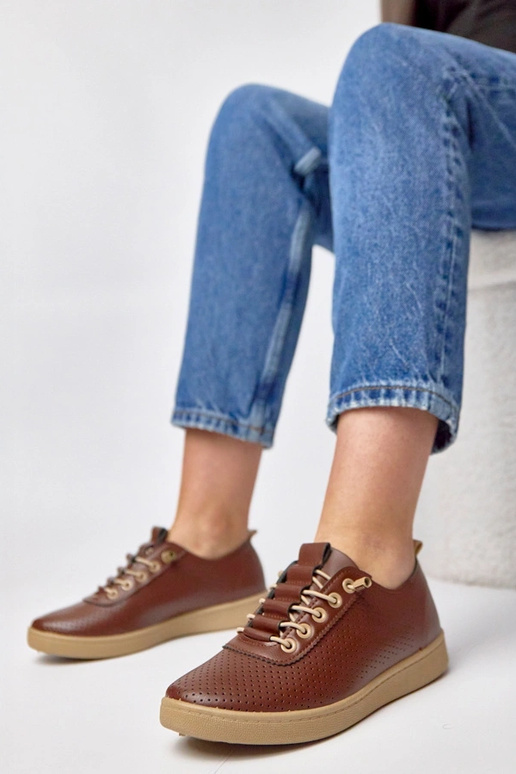 Bruine instap perforatiesportschoenen...