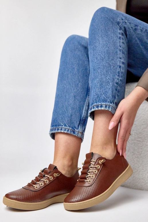 Bruine instap perforatiesportschoenen...