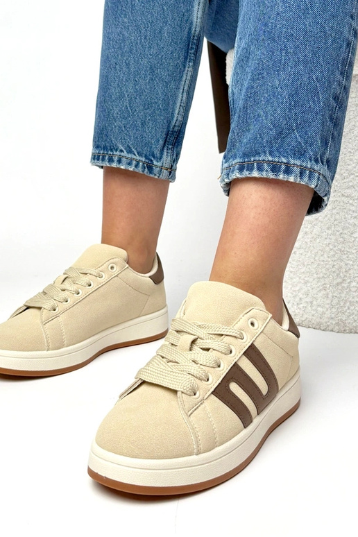 Zandkleurige casual sportschoenen...