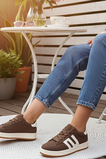 Bruine casual sportschoenen... 2