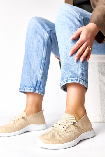 Zandkleurige dames...