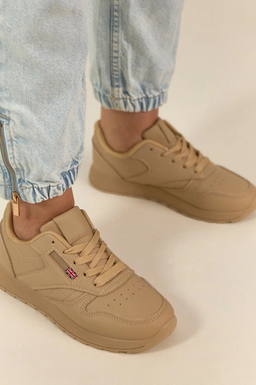 Zandkleurige dagelijkse sportschoenen...