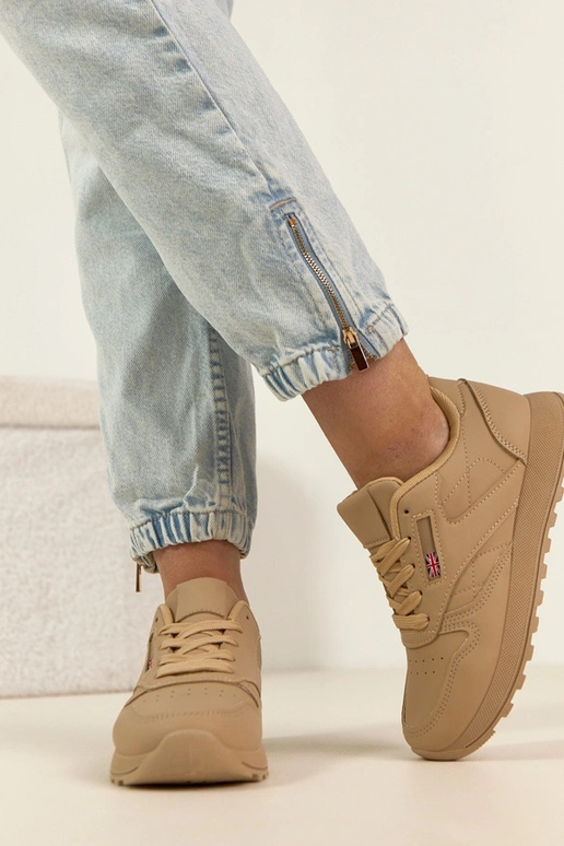 Zandkleurige dagelijkse sportschoenen...