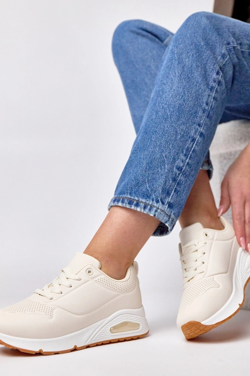 Zandkleurige sportschoenen met dikke...