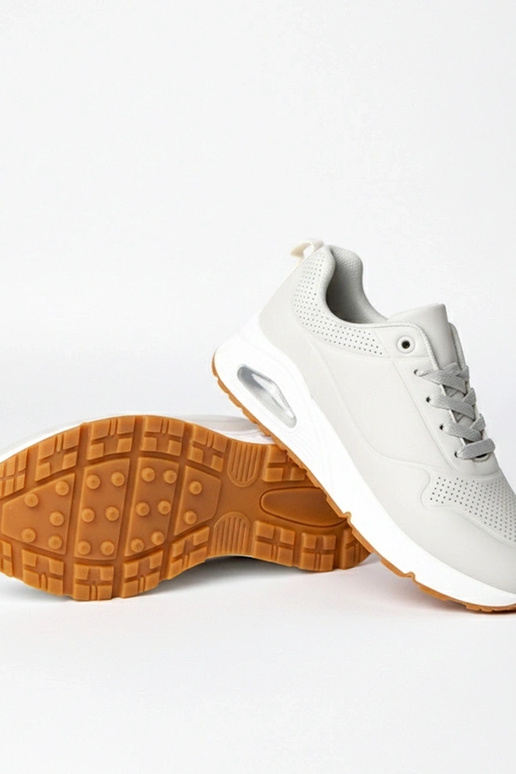 Grijze sportschoenen met dikke zool...