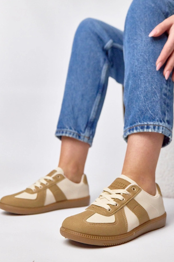 Rood-zandkleurige sneakers op een platform Valentine