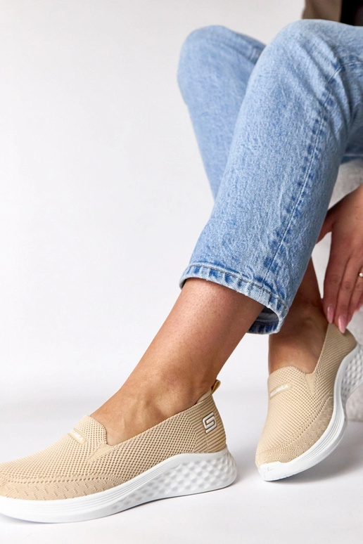 Zandkleurige instap sneakers van stof...