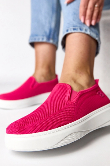 Roze stoffen sneakers op... 2