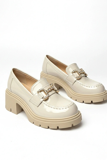 Crème lakloafers met hak en zirconia Paola 2