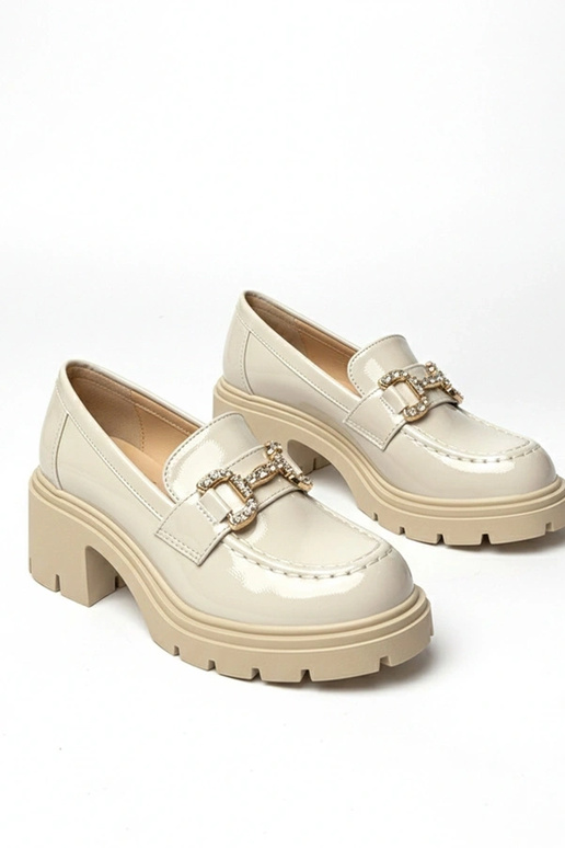 Crème lakloafers met hak en zirconia...