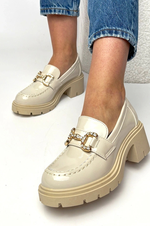 Crème lakloafers met hak en zirconia...