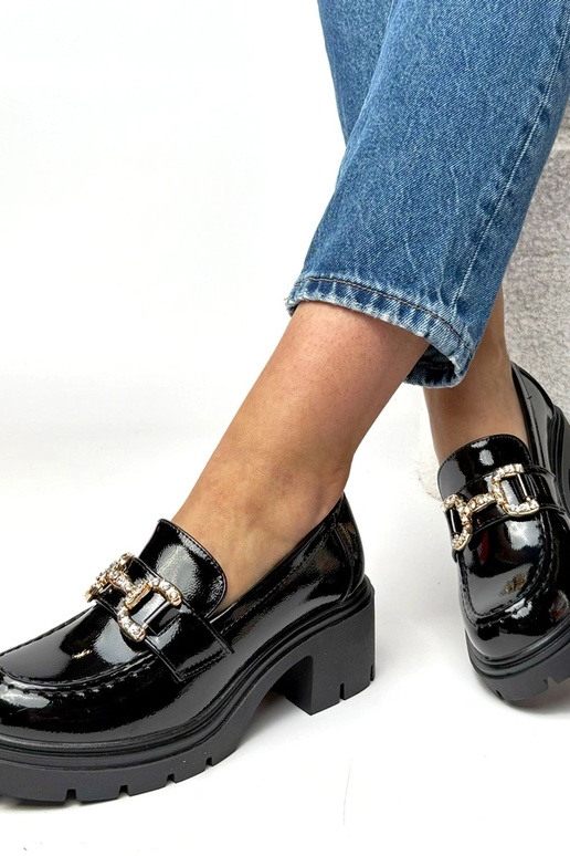 Zwarte lakloafers met hak en zirconia...