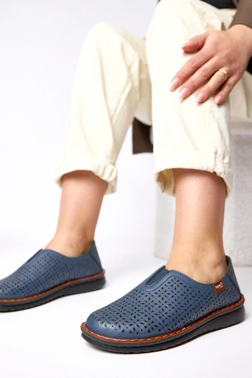 Donkerblauwe opengewerkte instappers...