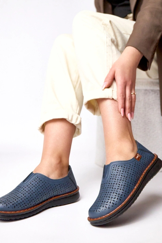 Donkerblauwe opengewerkte instappers...