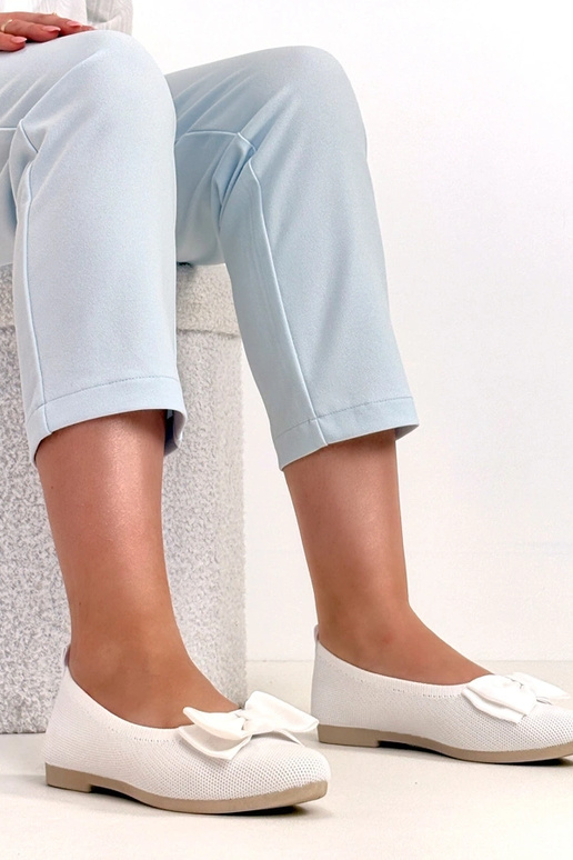 Witte stoffen ballerina's met strikje...