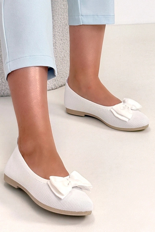 Witte stoffen ballerina's met strikje...