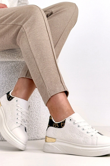 Witte sneakers versierd met... 2