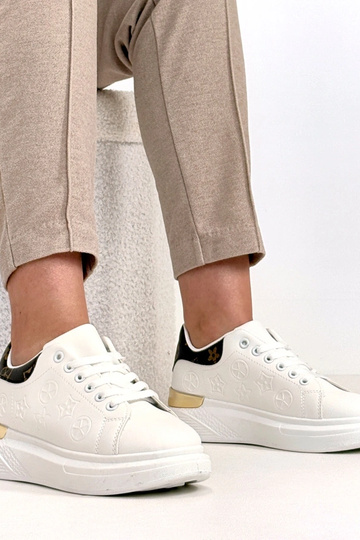 Witte sneakers met veters...