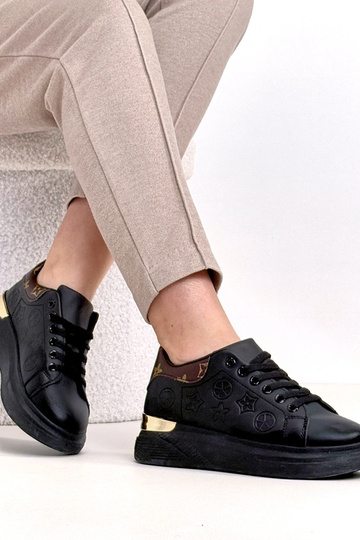 Zwarte sneakers met veters...