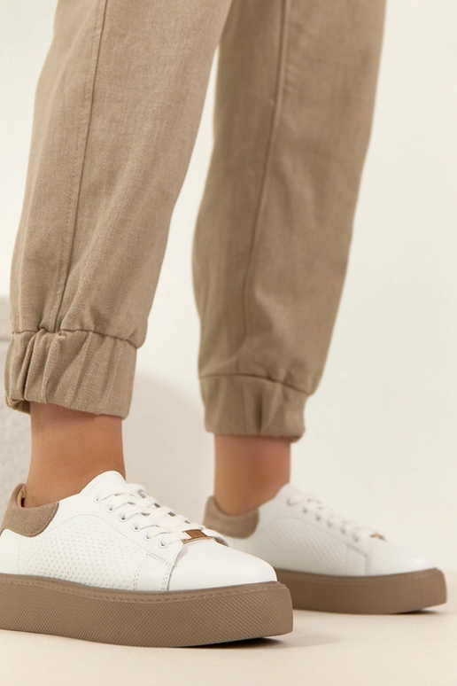 Witte leren sneakers met platform...
