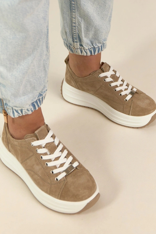 Beige leren sneakers met platform...