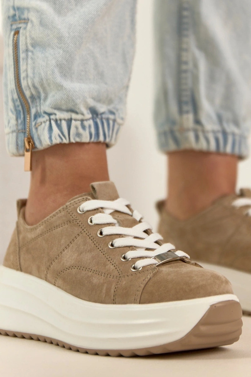 Beige leren sneakers met platform...