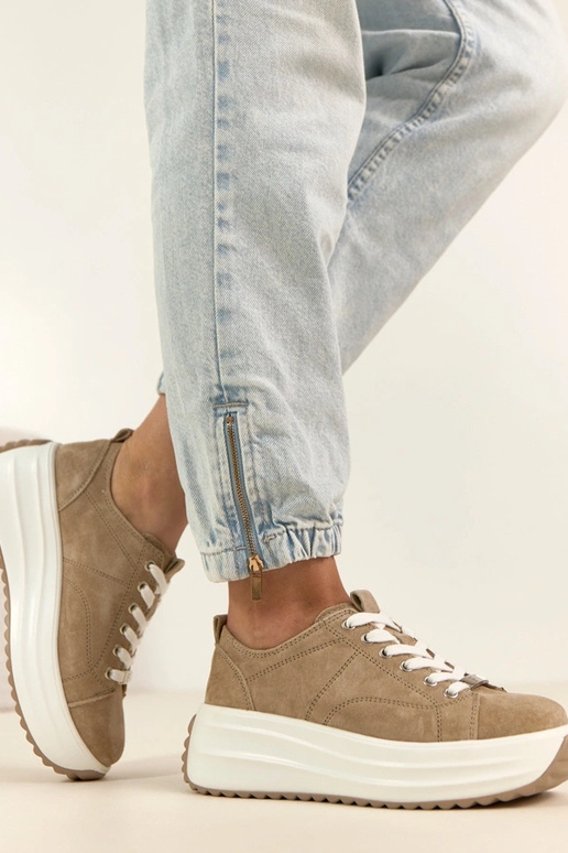 Beige leren sneakers met platform...