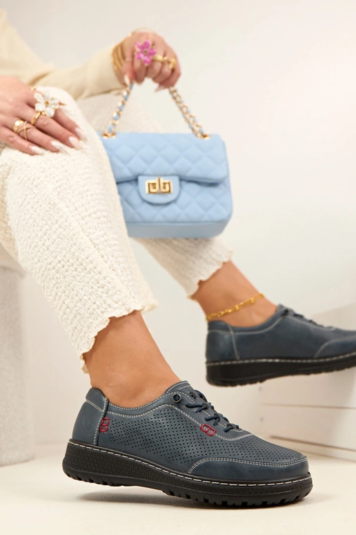 Donkerblauwe geperforeerde...