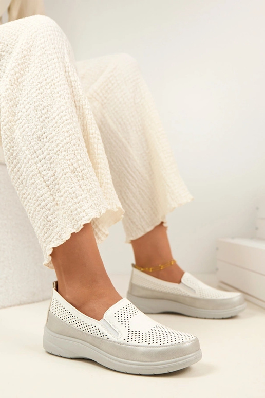 Witte zilveren geperforeerde instap...