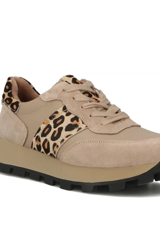 Zandkleurige leren schoenen op...