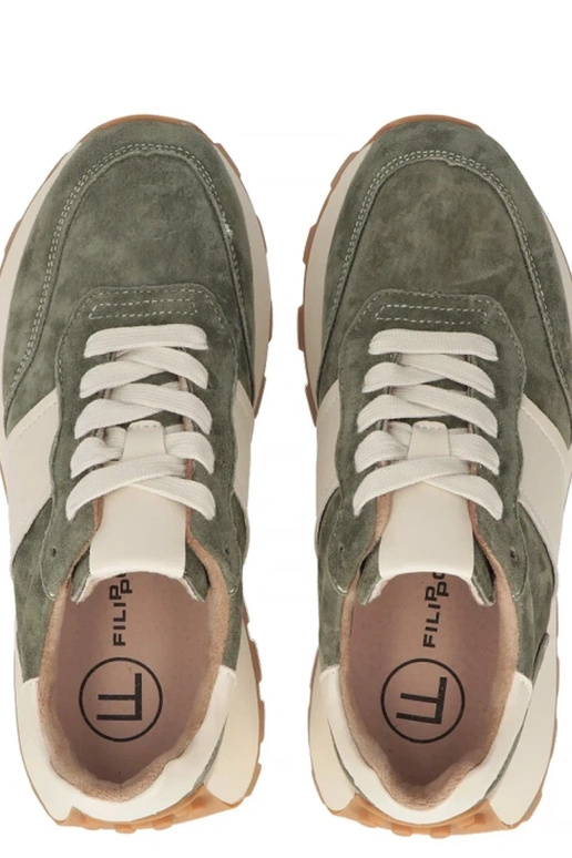 Groene leren schoenen op platform...