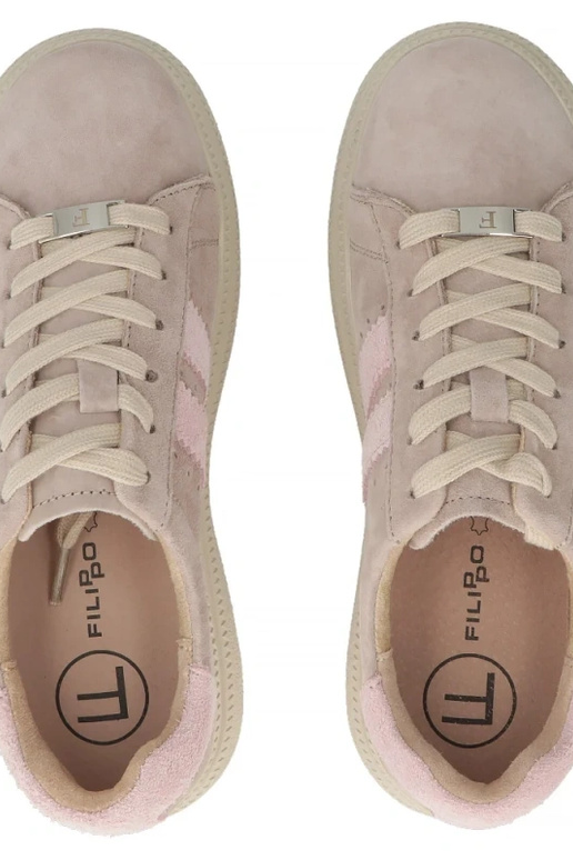 Zandkleurige leren schoenen op...