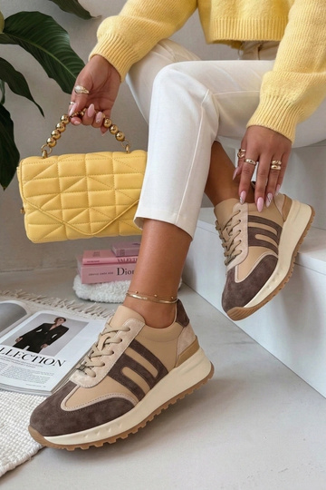 Bruine leren schoenen op...