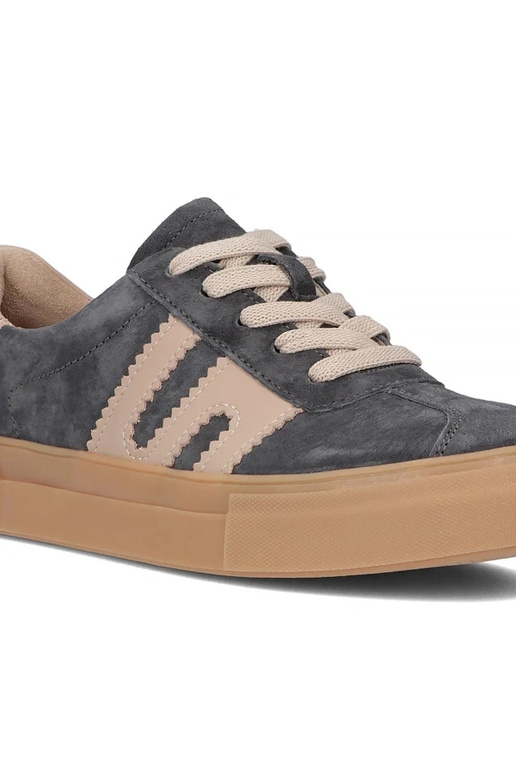 Grijze leren schoenen op platform...