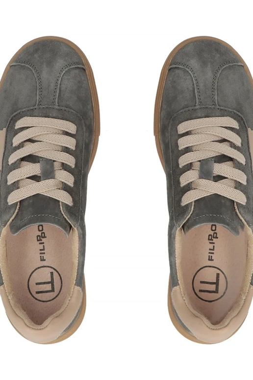 Grijze leren schoenen op platform...