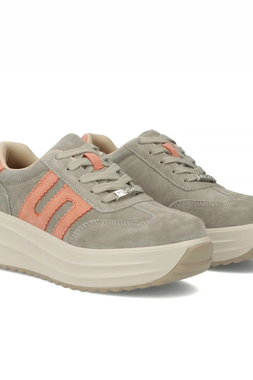 Grijze leren schoenen op platform...