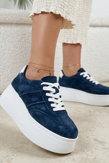 Donkerblauwe leren schoenen op platform Cambell