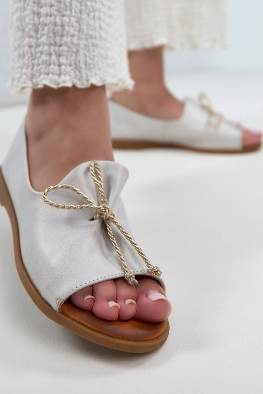 Grijze leren ballerina's met open...