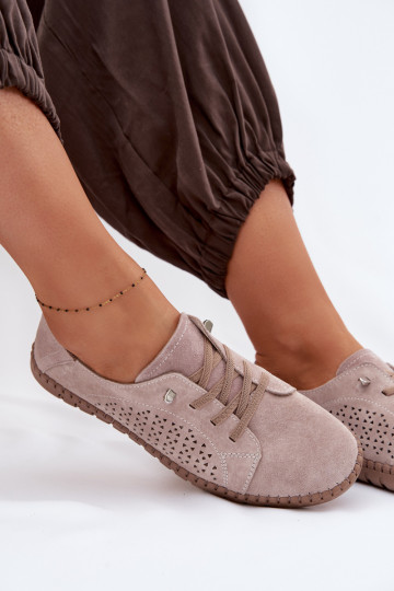 Vrouwen schoenen met opengewerkte elementen van natuurlijk suede in sandkleur Feliva