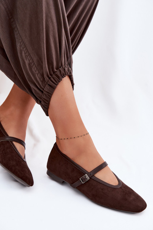 Ballerinas met riemen van eco-suèdeoIne CzekoladoIne Felora