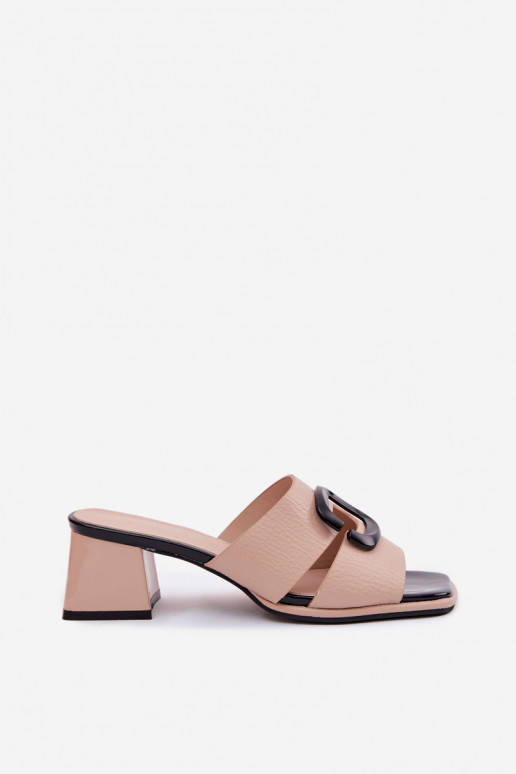 Dames slippers met uitsparingen en gespen op hakken Vinceza 62284 zandkleur