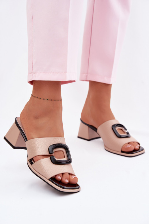 Dames slippers met uitsparingen en gespen op hakken Vinceza 62284 zandkleur