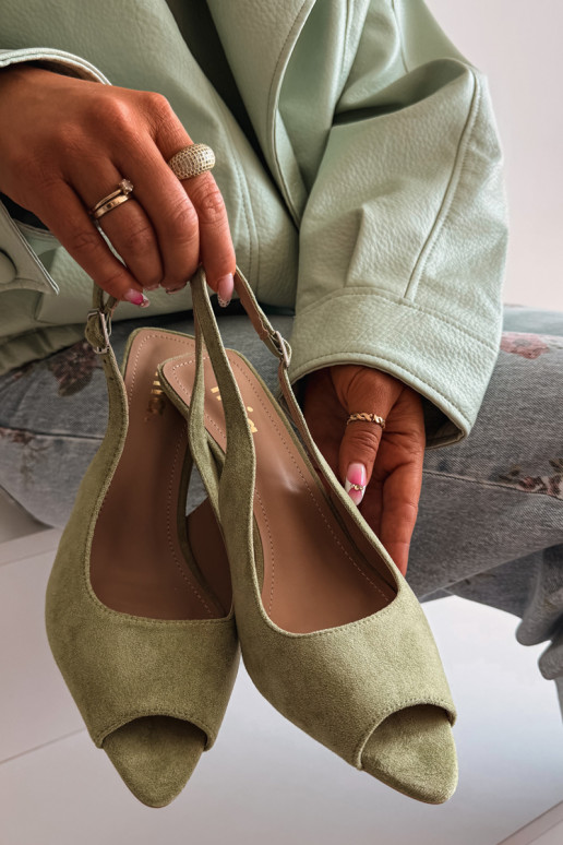 Dames sandalen met dunne hakken van eco-suèdeoIne groene kleur Sevina