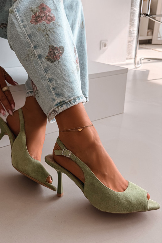 Dames sandalen met dunne hakken van eco-suèdeoIne groene kleur Sevina