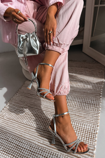 Dames sandalen met hakken versierd met bandjes in zilver Gedira 2