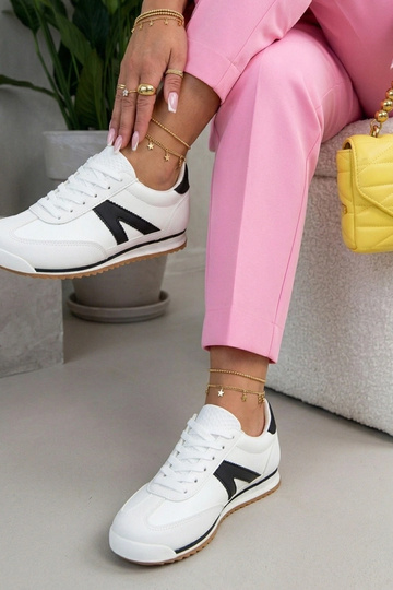 Witte sportschoenen met zwarte accenten Saga 2